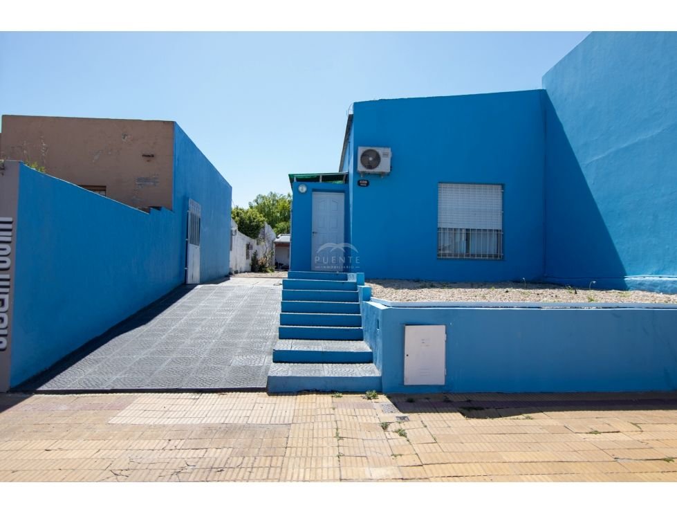 CASA DE TRES DORMITORIOS EN VENTA – SEMICENTRICA