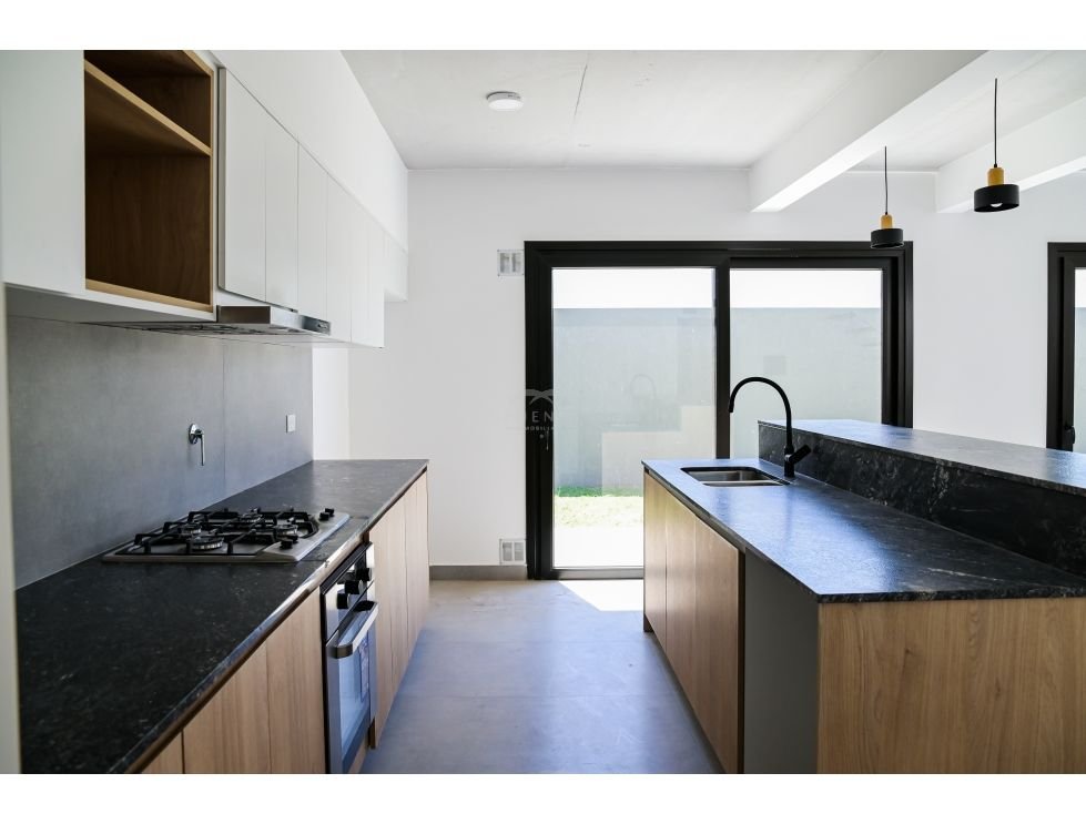Duplex a estrenar 4 amb. estilo casa Zona Calvario – Tandil