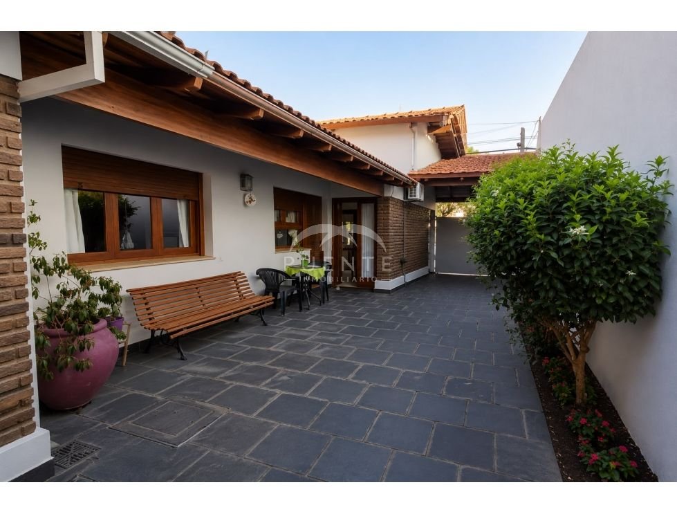 CASA EN VENTA SEMI CENTRICA APTA CREDITO TANDIL